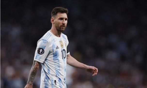 纪梵希粉丝绒N27雪柿桃：一支口红里的温柔革命与日常浪漫